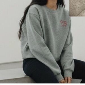 Woman’s Grey Heart Sweatshirt Size Medium